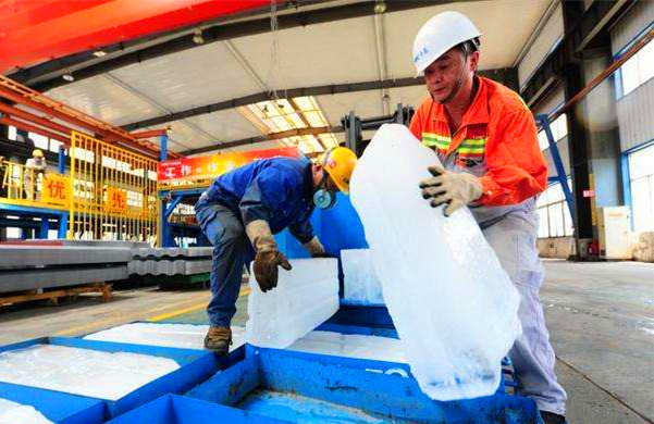 夏日炎炎，车间降温新招，闵行良臣制冰厂冰块解药！
